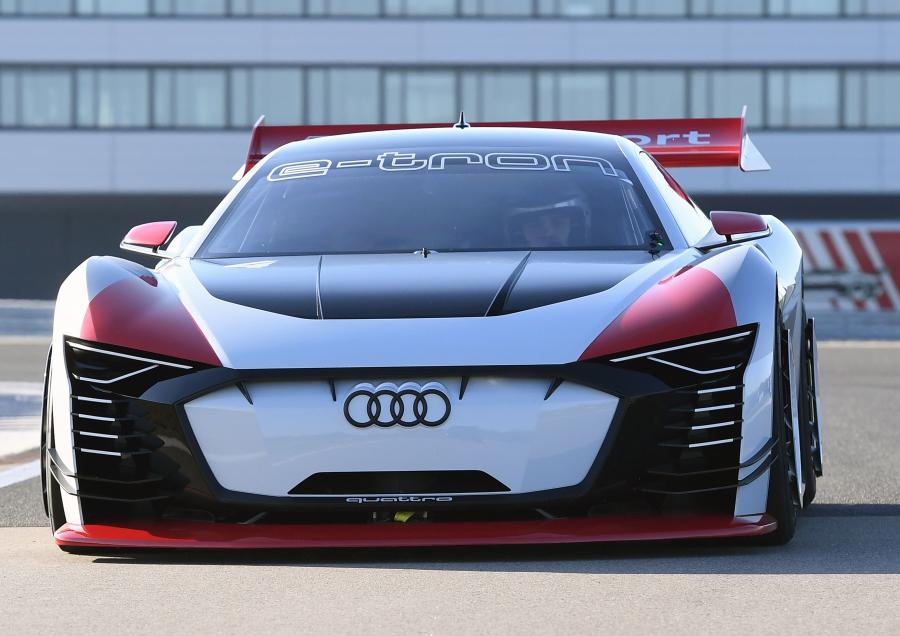  Audi e-tron Vision Gran Turismo 2018 года  (фото 4 из 22)